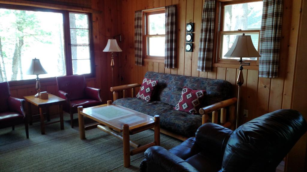 Log Cottage On Blue Lake Kalkaska Exterior photo