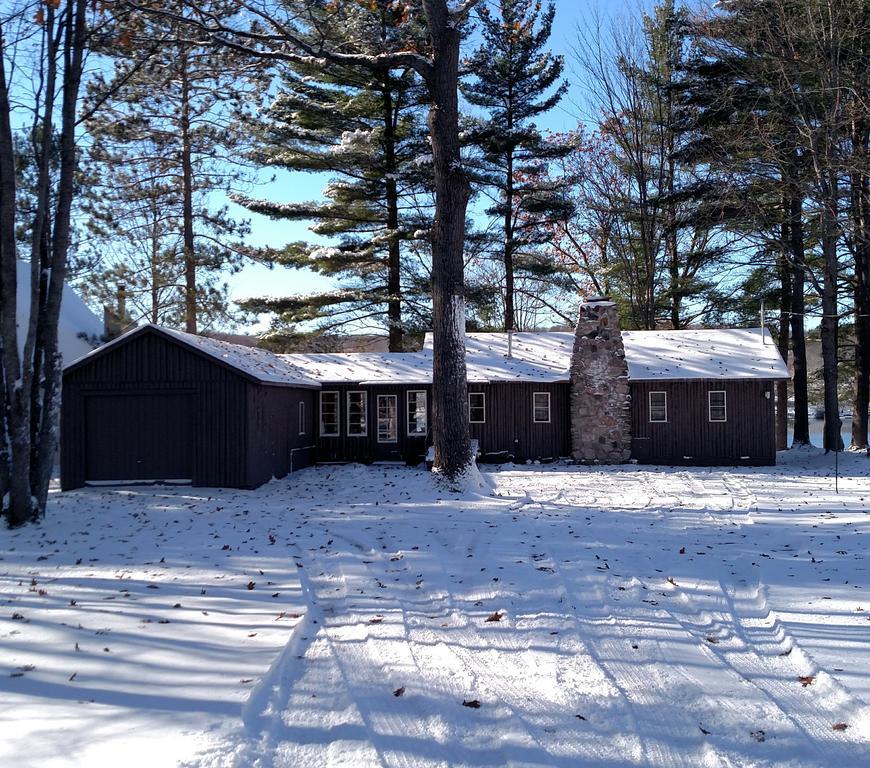 Log Cottage On Blue Lake Kalkaska Exterior photo