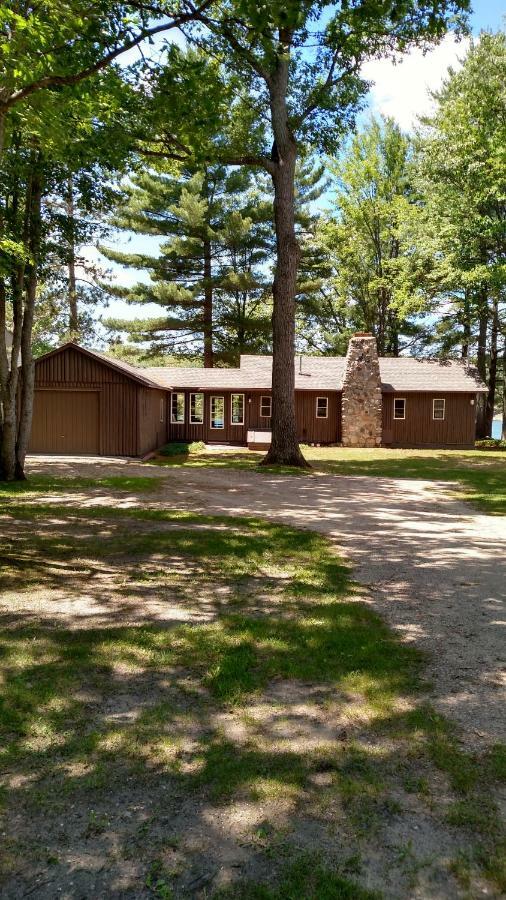 Log Cottage On Blue Lake Kalkaska Exterior photo